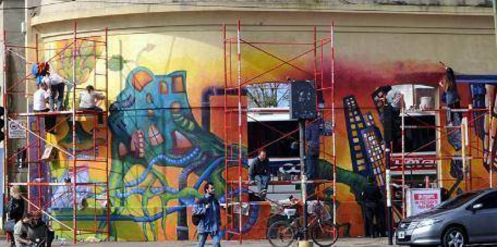 La Terminal se llena de colores con un mural de Bellas Artes