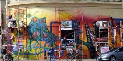 La Terminal se llena de colores con un mural de Bellas Artes