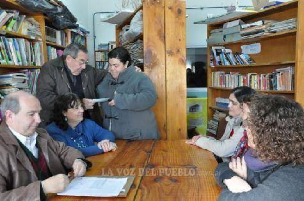 Procuran mejorar las escuelas en Claromec�
