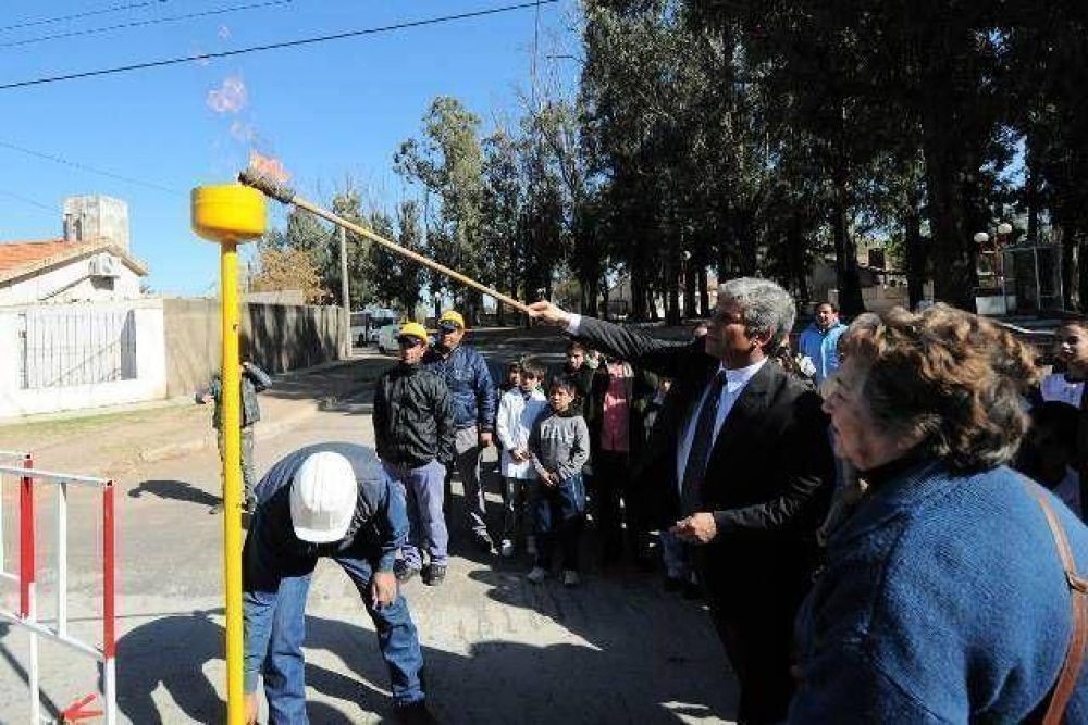 Justo Daract sum� gas en dos barrios y 27 cuadras de asfalto