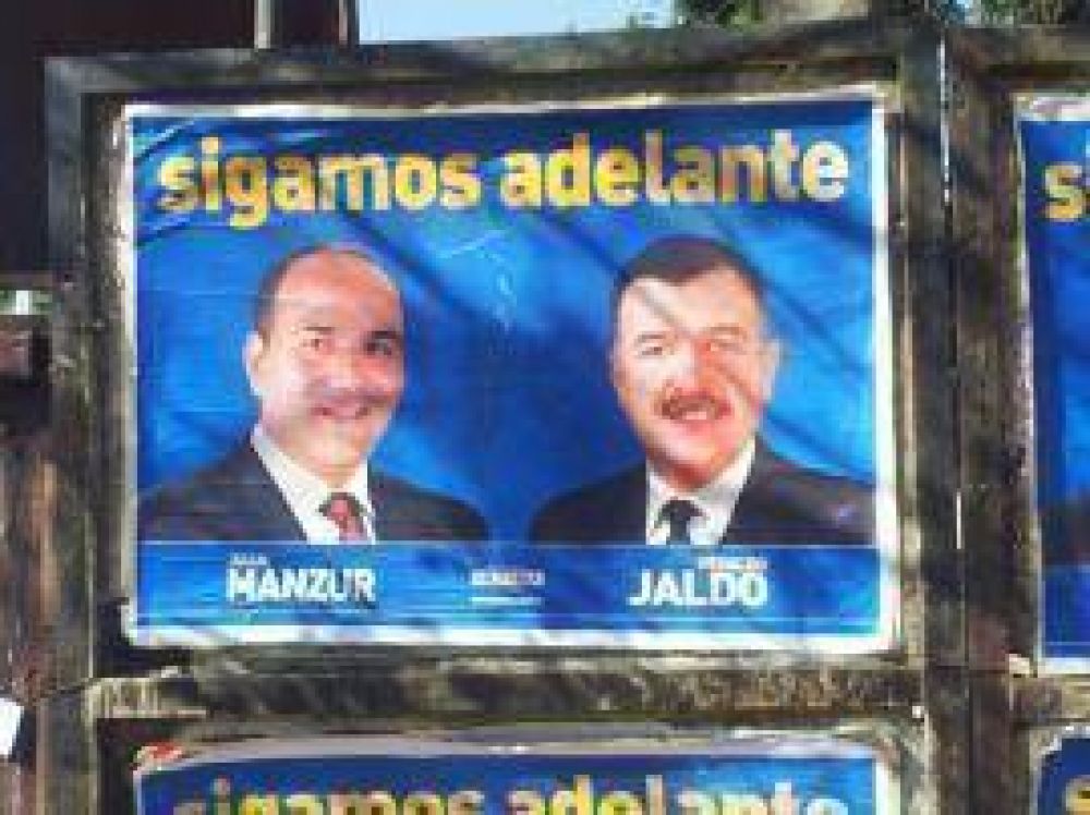 Luces de alarma en el gobierno: Cano se acerca d�a a d�a a Manzur y Alperovich se borra de los afiches