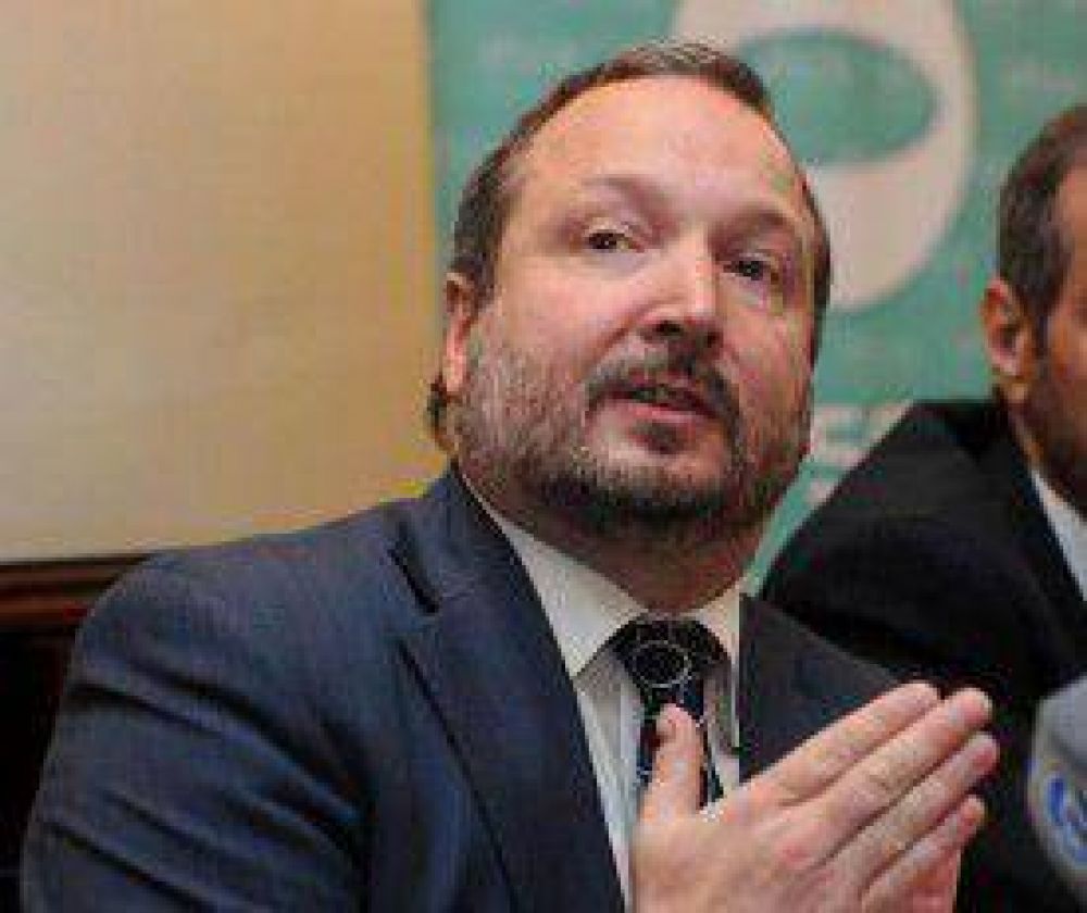 Sabbatella: "Binner, Macri y Pino coinciden en hacerle la tarea a Clar�n�