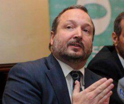 Sabbatella: "Binner, Macri y Pino coinciden en hacerle la tarea a Clar�n�
