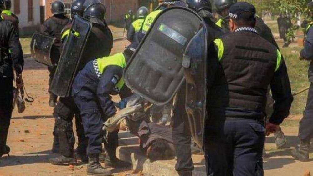 Con un violento desalojo liberaron los predios de la ex f�brica de cohetes