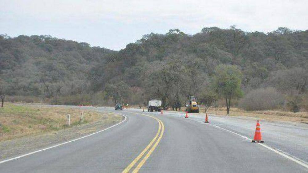 Se trabaja en el tercer carril de la Cuesta del 25