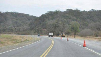 Se trabaja en el tercer carril de la Cuesta del 25