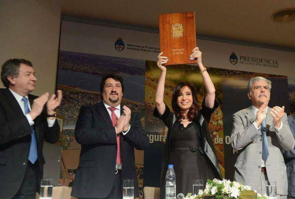 Cristina y Closs inauguraron obras de Yacyret� y firmaron acuerdos para nuevas inversiones
