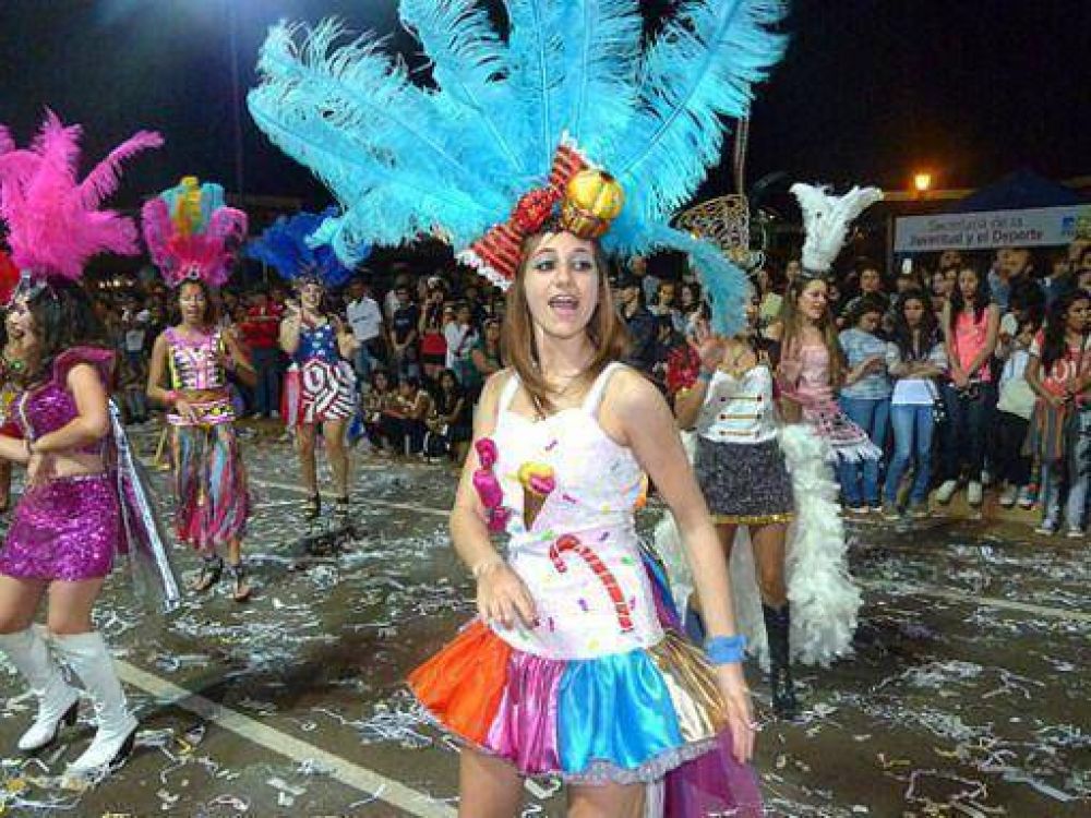 Con 21 colegios y fusiones, si no llueve comienza la Estudiantina