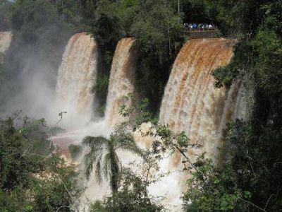 Casi 910 mil turistas ya visitaron Cataratas del Iguaz� en lo que va del a�o