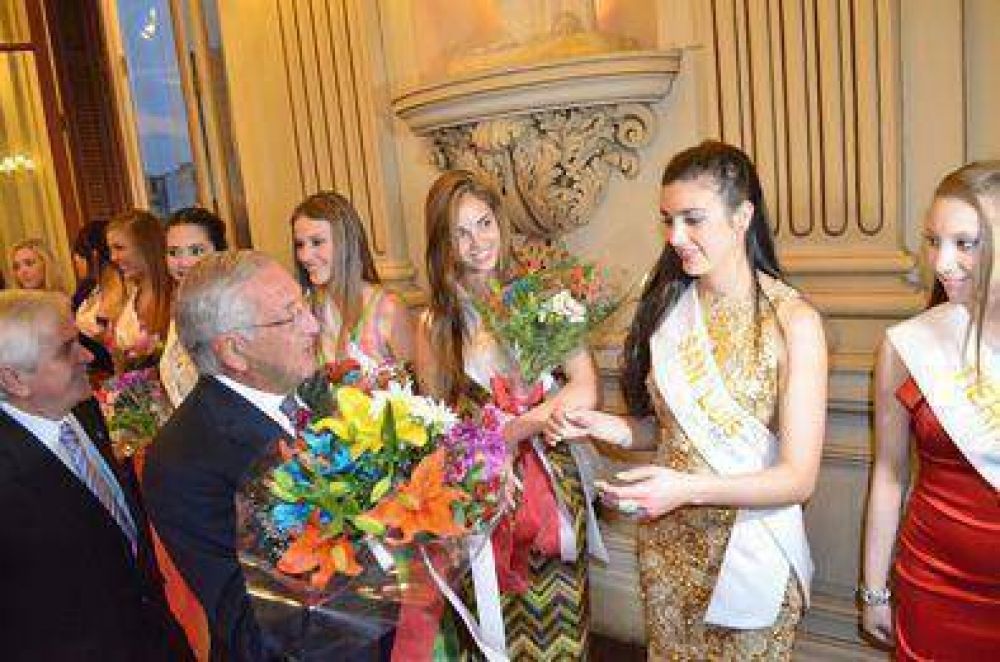 Las reinas provinciales realizaron visita protocolar a Casa de Gobierno