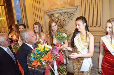 Las reinas provinciales realizaron visita protocolar a Casa de Gobierno