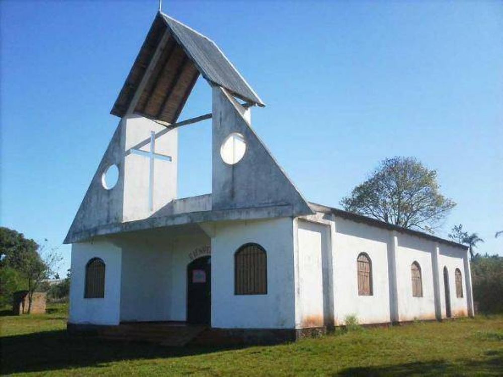 Hubo destrozos y robaron im�genes de una iglesia en Ober�