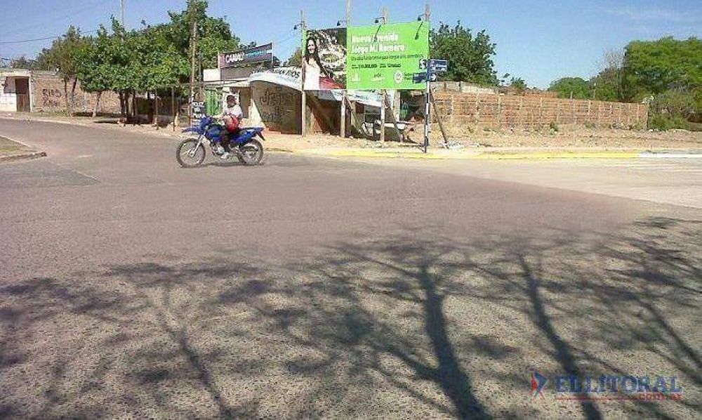 En una moto llevaba a sus cuatro hijos, choc� y muri� un beb� de seis meses
