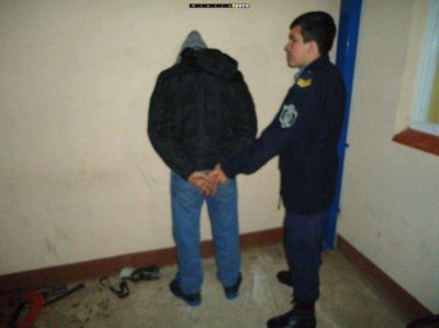 Asalto, tiroteo, persecuci�n y un ladr�n de motos detenido