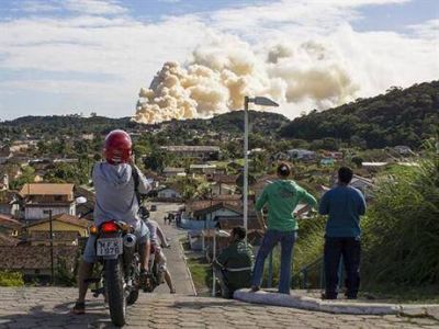 Brasil: el viento complica la dispersi�n de una nube t�xica