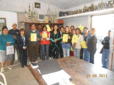 Entregan adjudicaciones del IPVU a familias de Pinto