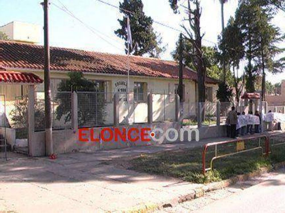 Coordinan acciones paliativas a los problemas edilicios de escuelas de Paran�
