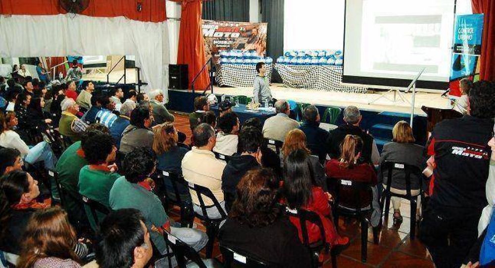Porto disert� en Gualeguaych� sobre la vital importancia del uso del casco