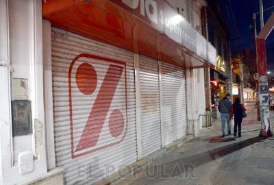M�s del 95 % de los comercios cerraron en Olavarr�a