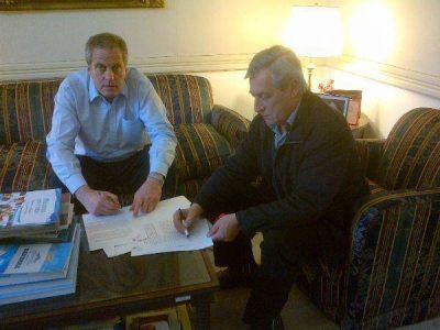 Firma de convenio para la realizaci�n de varias obras