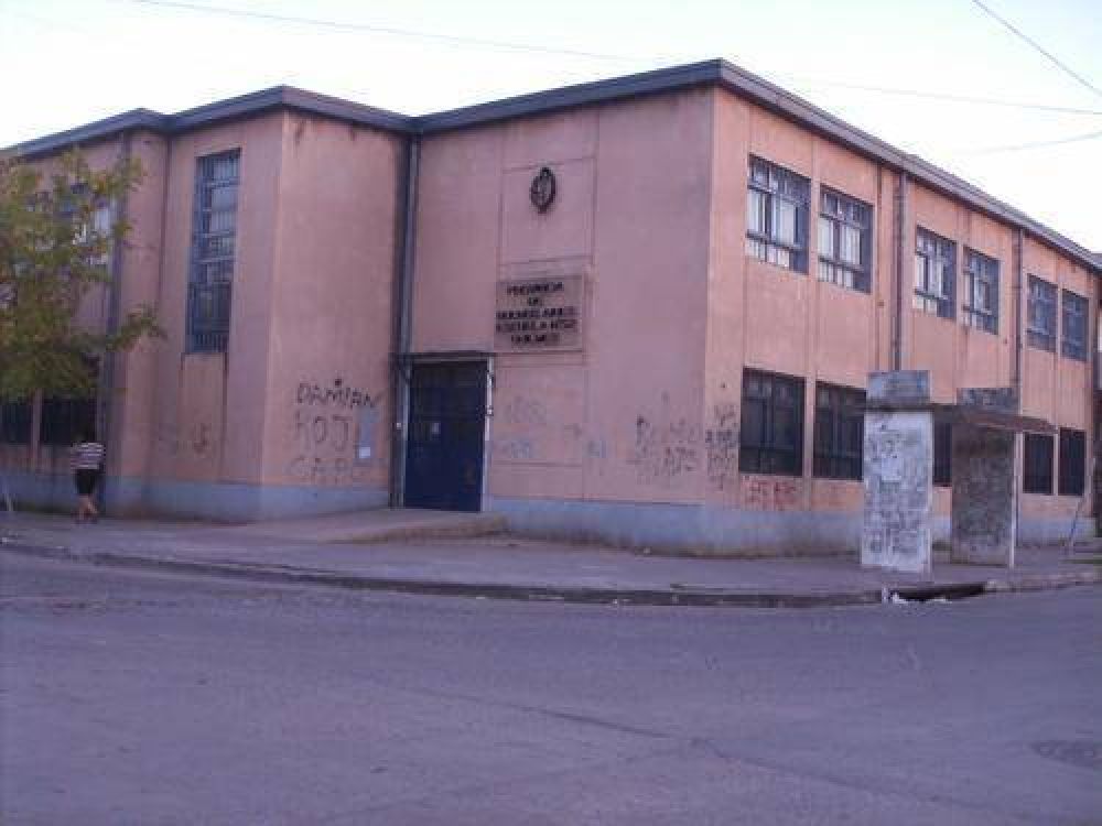 Ezpeleta: Una mujer fue a la escuela y golpe� a la maestra de su hijo