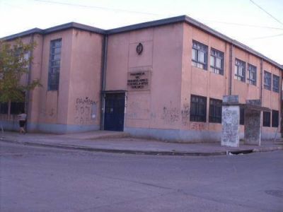 Ezpeleta: Una mujer fue a la escuela y golpe� a la maestra de su hijo