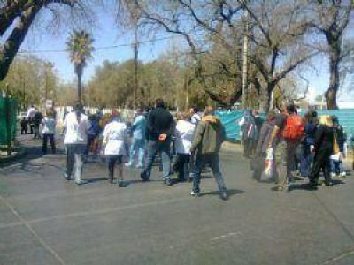 Empleados de Sal�d P�blica hablan de discriminaci�n por no recibir un plus