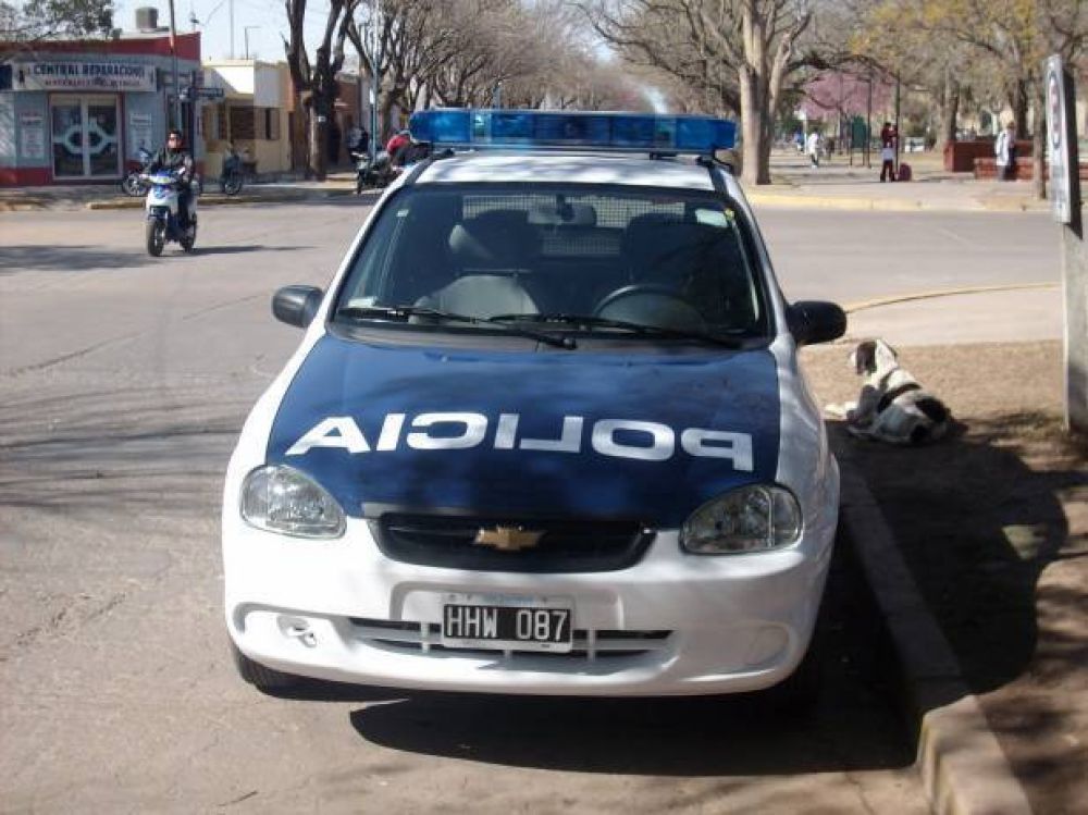 Disfrazados de empleados de correo ingresaron a robar en una casa de barrio Somisa