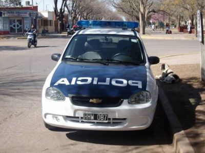 Disfrazados de empleados de correo ingresaron a robar en una casa de barrio Somisa