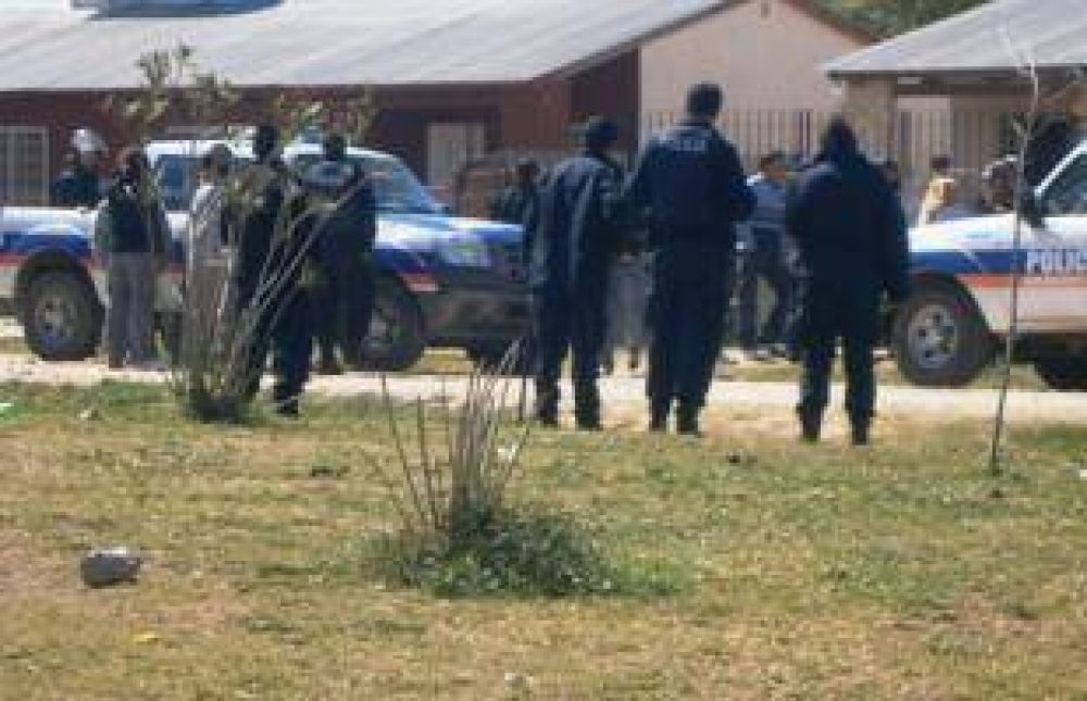 Operativo de Gendarmer�a, Polic�a y Grupo Gad en desalojo de vivienda usurpada