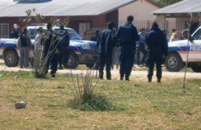 Operativo de Gendarmer�a, Polic�a y Grupo Gad en desalojo de vivienda usurpada