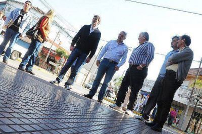 Zamora recorri� obras de remodelaci�n en Troncos