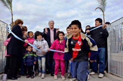 Luis Andreotti inaugur� la nueva �Plaza Carlos Gardel�, en San Fernando 