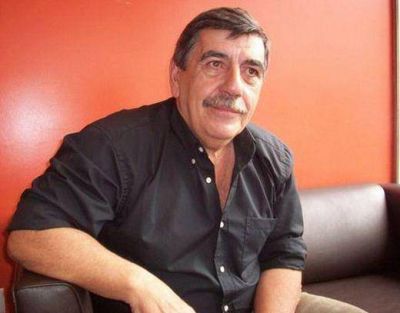 Roberto Salar en la delegaci�n de Villa Ballester