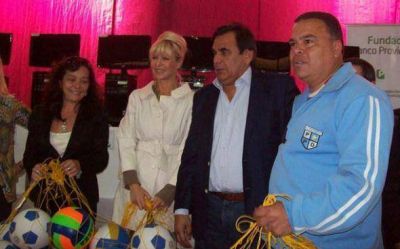 Con la presencia de Rabollini, la Fundaci�n Banco Provincia entreg� subsidios y escrituras en Derqui