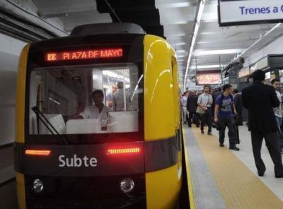 Macri inaugur� estaciones de subte en medio de una protesta estudiantil