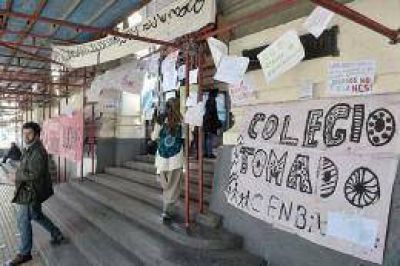 Sectores estudiantiles de la Ciudad cuestionan el cambio curricular pero no acuerdan con las tomas