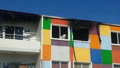 Sin agua para apagar incendio en viviendas sociales