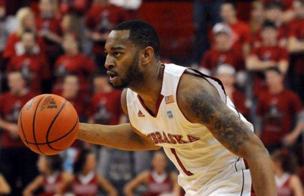Pe�arol confirm� al "Oso" Eshaunte Jones