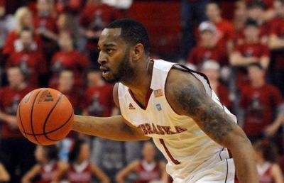 Pe�arol confirm� al "Oso" Eshaunte Jones