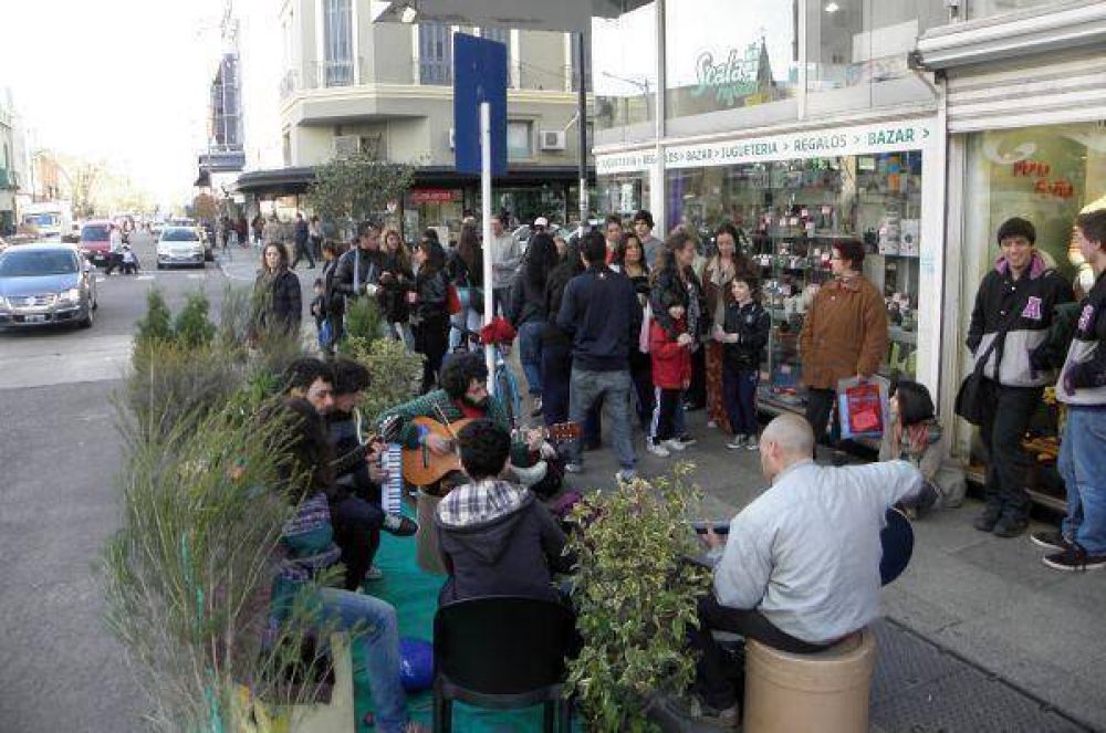 Transforman un sector de estacionamiento en un �parque�