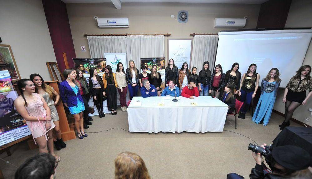 Elecci�n de la Reina de Carrozas Estudiantil