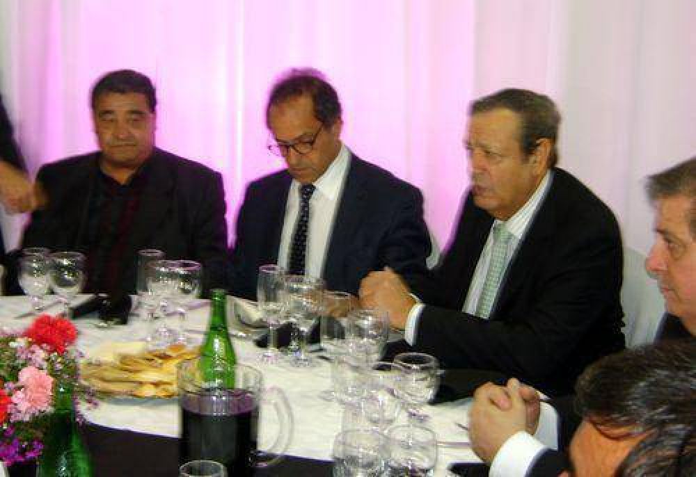 Scioli y Curto compartieron cena con industriales en Caseros