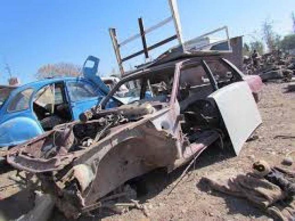 Allanamiento por corte de autos en Solano
