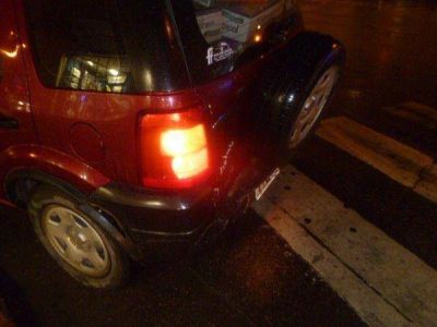 La lluvia provoc� un accidente en el centro