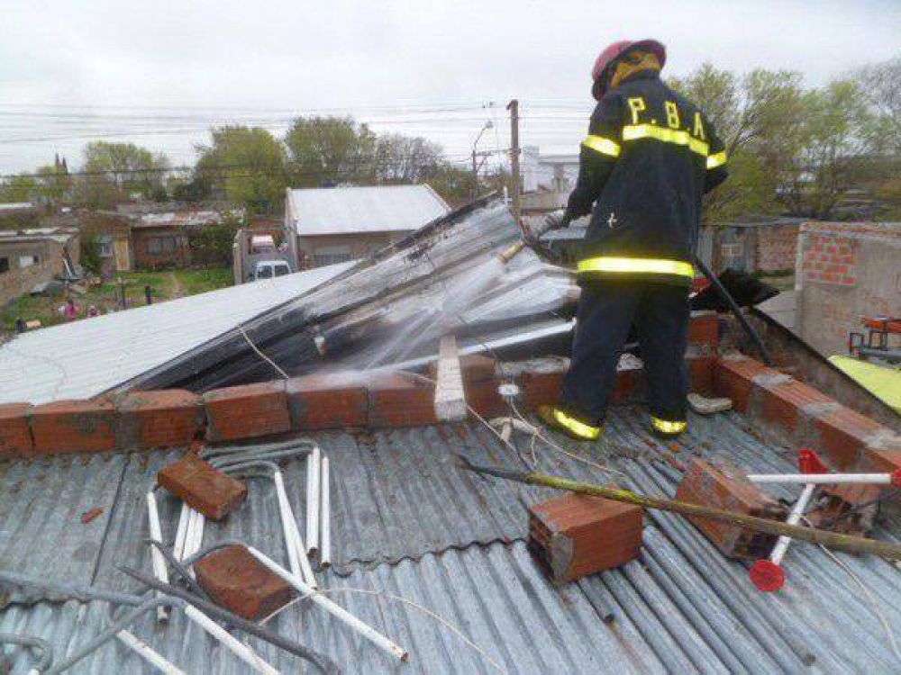 Se prendi� fuego parte de una casa en Villa Mu�iz