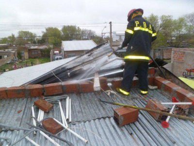 Se prendi� fuego parte de una casa en Villa Mu�iz