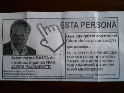 La municipalidad se cubri� de panfletos contra Pacharotti acus�ndolo de violencia de g�nero
