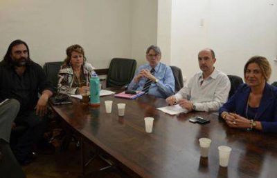 Docentes sin su salario iniciar�n una retenci�n