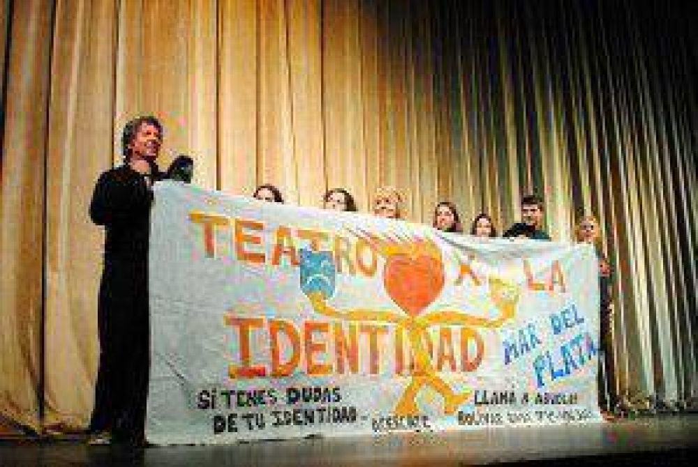 Teatro por la Identidad: arte, homenajes y memoria en el cierre de una nueva edici�n